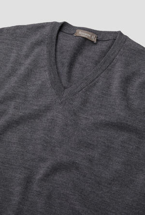 Pullover in pura lana pettinata ESSENTIAL - Ferrante | img vers.300x/