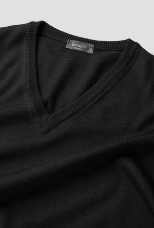 Pullover in pura lana pettinata ESSENTIAL - Ferrante | img vers.300x/