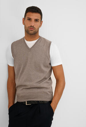 Gilet scollo a v in pura lana pettinata. ESSENTIAL - Ferrante | img vers.300x/