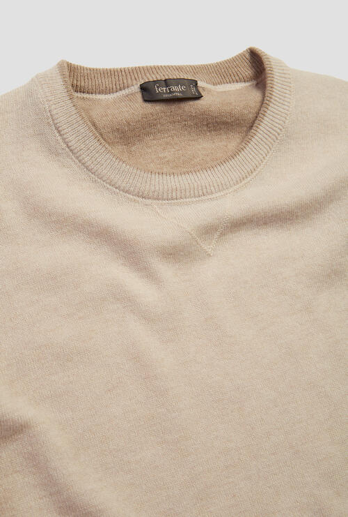 Felpa in maglia girocollo in lana cardata Beije
