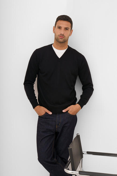 Pullover in pura lana pettinata Nero