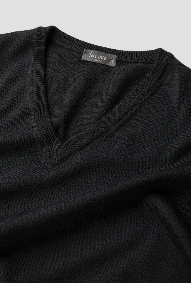 Pullover in pura lana pettinata ESSENTIAL - Ferrante | img vers.1300x/