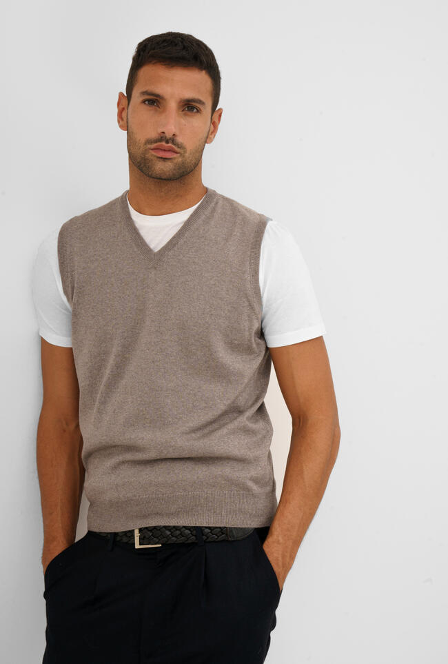Gilet scollo a v in pura lana pettinata. ESSENTIAL - Ferrante | img vers.1300x/
